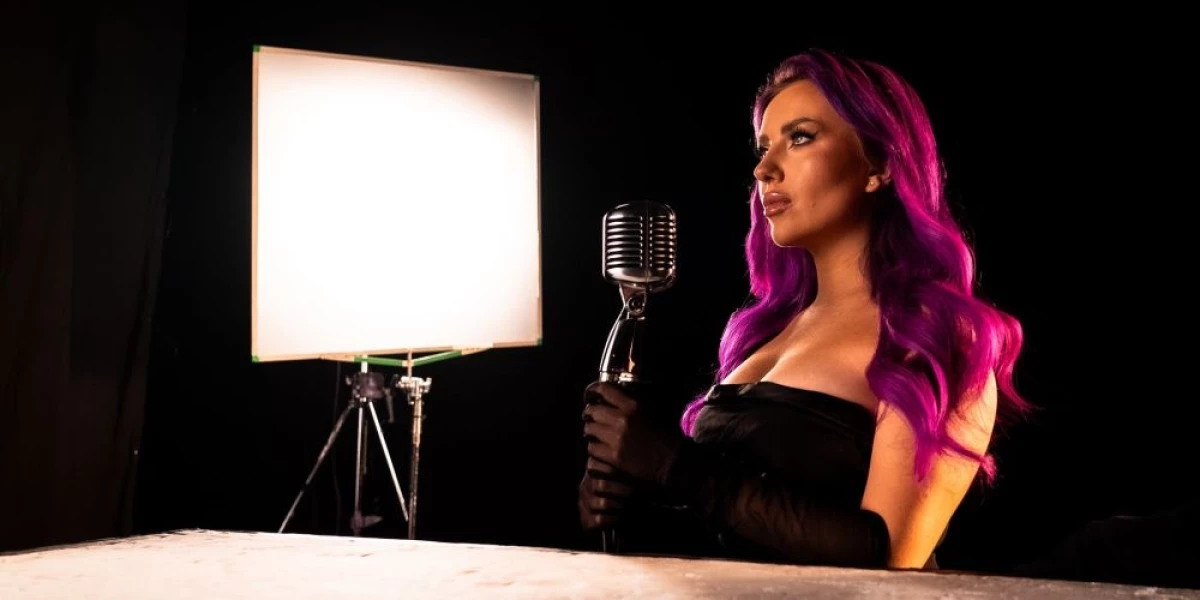 „Let it burn” to piosenka niczym z filmu o Bondzie!