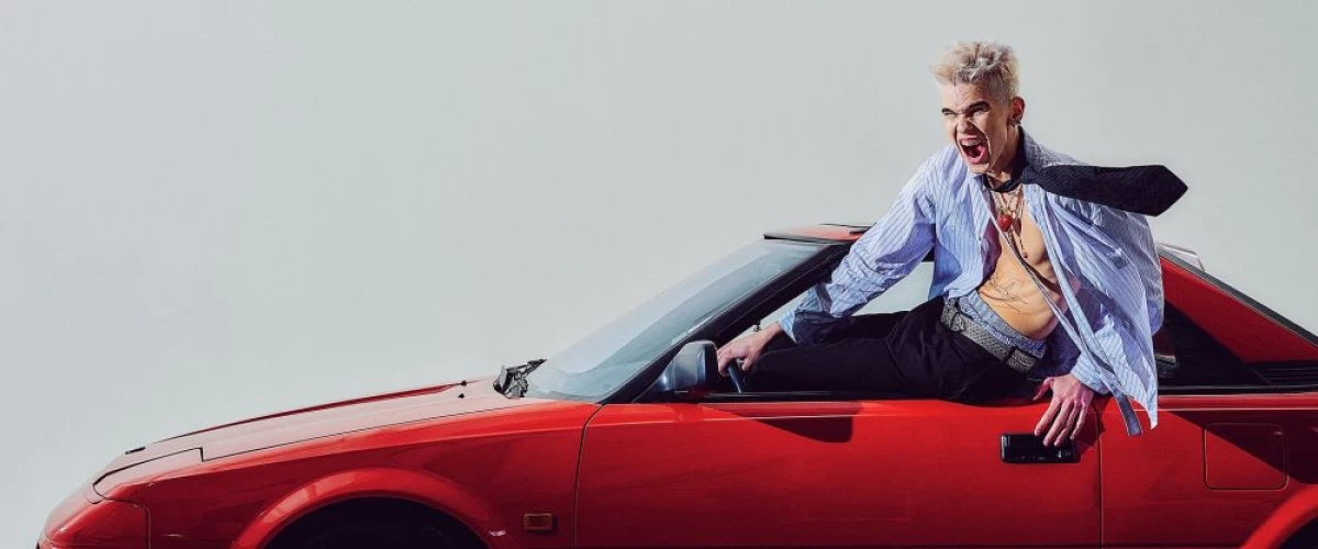 Eryk Moczko z nowym singlem „NAJWIĘKSZY DOM NA OSIEDLU” – ostatnia prosta przed premierą albumu „V24”!