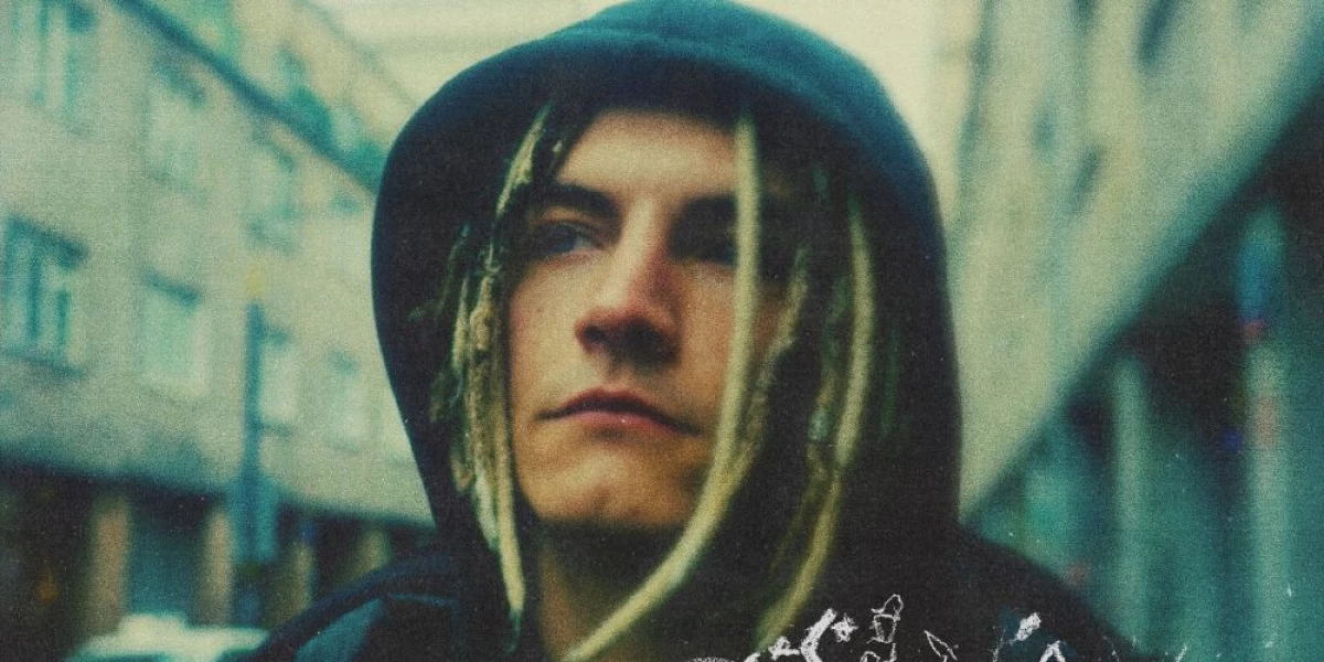 Frosti z pierwszym singlem “DZIECI MIASTA” który zapowiada nowe EP