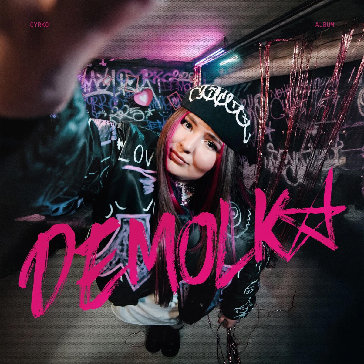 Cyrko z antywalentynkową „DEMOLKĄ” – debiutancki album artystki już dostępny!