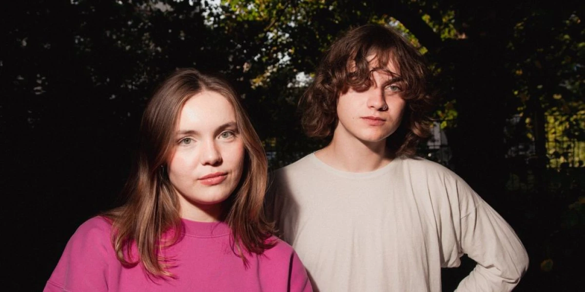 Dominika Płonka i Kosma Król prezentują utwór "wolniej"