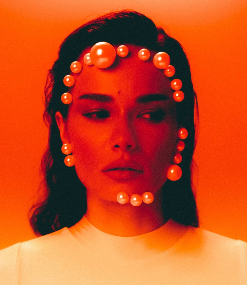 Natalia Szroeder z albumem "REM" na winylu