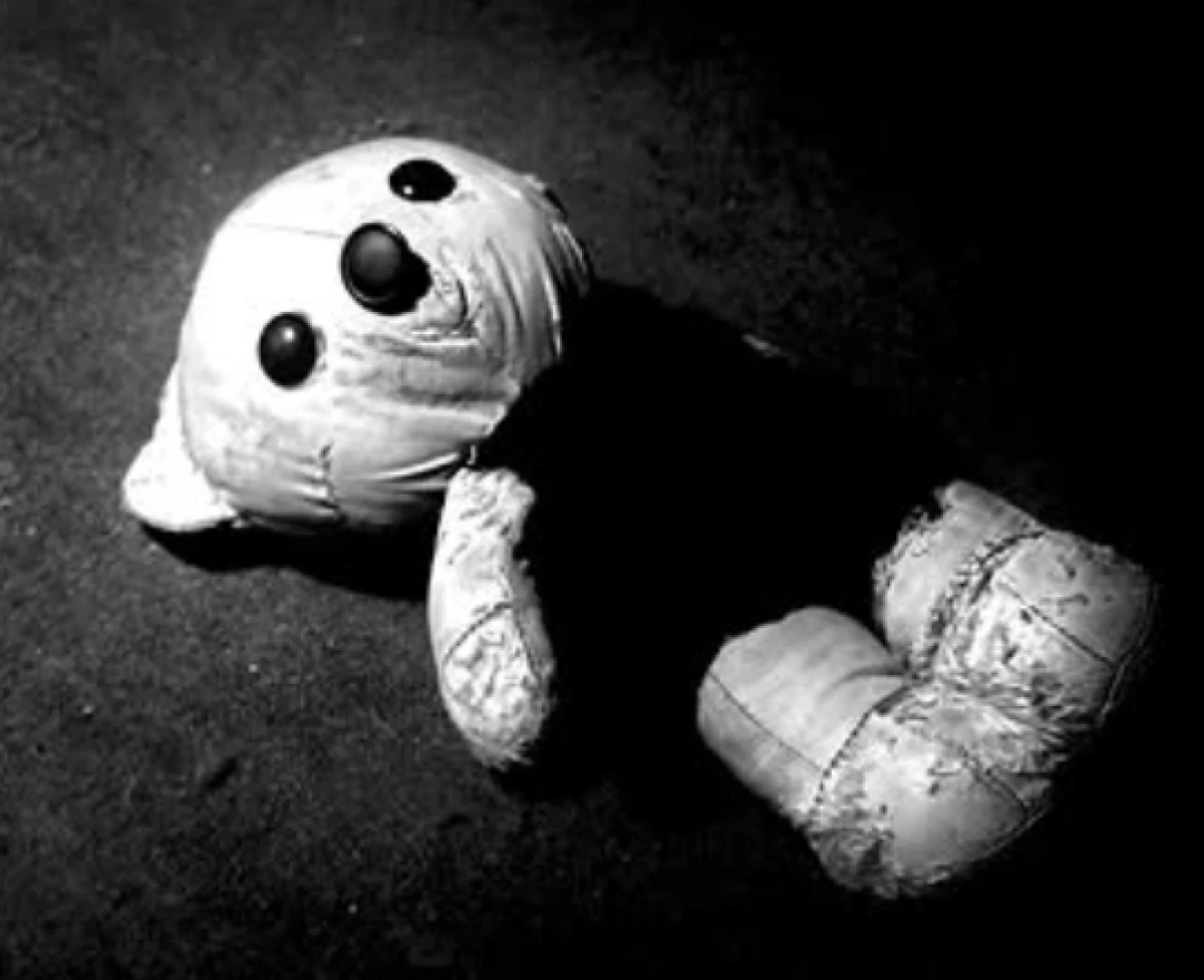 Nie nostalgia, lecz deklaracja. „Wciąż mamy moc” pokazuje, że Szymon Wydra & Carpe Diem wciąż wierzą w siłę prostych słów