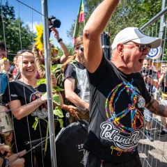 Bramy 30. Pol’and’Rock już otwarte! Jurek Owsiak powitał pierwszych uczestników Festiwalu.