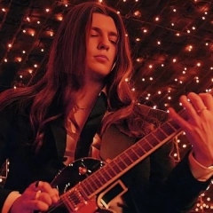 Jan Majewski i Hotel Torino prezentują nowy singiel! Czy ZARYZYKUJĘ to zapowiedź nowej płyty?