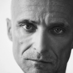 Artur Rojek „Chciałbym urodzić się żeby latałem Tour 2026” – daty koncertów, miasta i bilety
